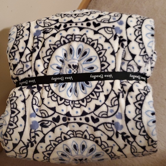 Vera Bradley Throw Blanket - Picture 6 of 8